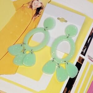 Fun Retro Resin Mint Green Glitter Fleck Tassel Chandelier Earrings